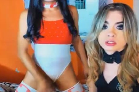 yummy t-girl Enjoys rod sucking