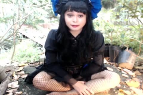 outside Sissy Ladyboy knob Shake
