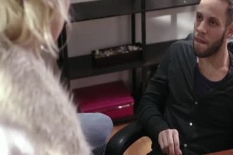 slim Tbabe Lena Kelly acquires admirable wazoo poke In The Office